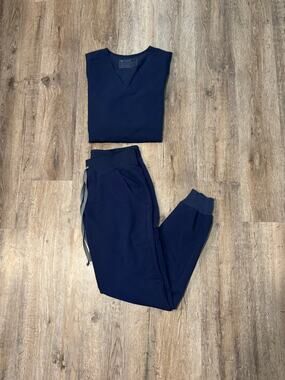 FIGS Women's Scrub Set Size Small